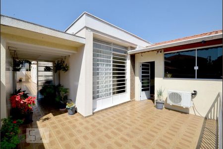 Casa à venda com 225m², 3 quartos e 3 vagasArea Externa Frente