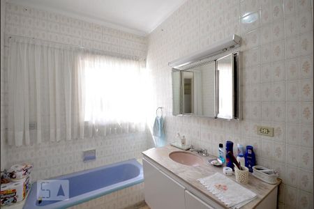 Casa à venda com 225m², 3 quartos e 3 vagasBanheiro Social