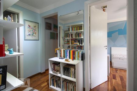 Corredor de apartamento à venda com 4 quartos, 130m² em Itaim Bibi, São Paulo