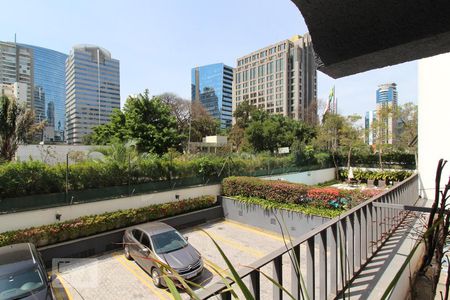 Vista da Sala e Quartos  de apartamento à venda com 4 quartos, 130m² em Itaim Bibi, São Paulo