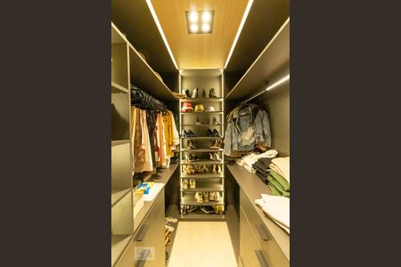 Apartamento à venda com 120m², 2 quartos e 2 vagasCloset da suíte