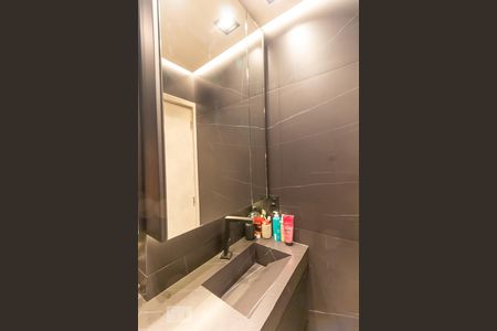 Apartamento à venda com 120m², 2 quartos e 2 vagasBanheiro da suíte