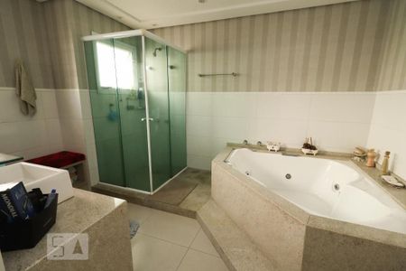 Casa de condomínio à venda com 320m², 4 quartos e 4 vagas Casa de condomínio à venda com 320m², 4 quartos e 4 vagasSuíte 2