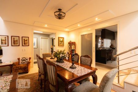 Casa de condomínio à venda com 320m², 4 quartos e 4 vagas Casa de condomínio à venda com 320m², 4 quartos e 4 vagasSala de Jantar