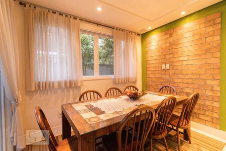 Casa de condomínio à venda com 320m², 4 quartos e 4 vagas Casa de condomínio à venda com 320m², 4 quartos e 4 vagasSala de Jantar