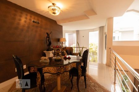 Casa de condomínio à venda com 320m², 4 quartos e 4 vagas Casa de condomínio à venda com 320m², 4 quartos e 4 vagasCorredor