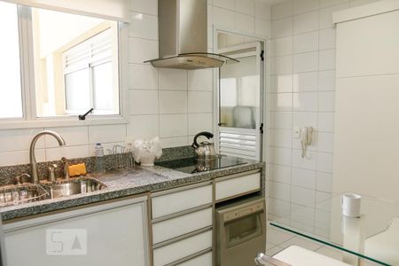 Cozinha de apartamento para alugar com 2 quartos, 120m² em Vila Isa, São Paulo