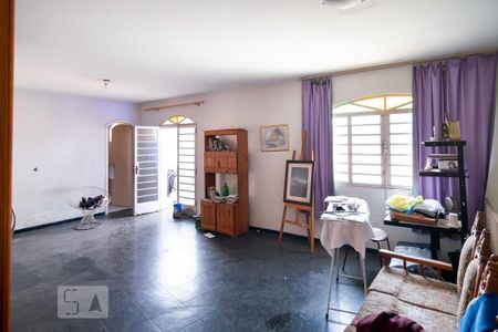 Casa à venda com 490m², 3 quartos e 4 vagasDespensa 