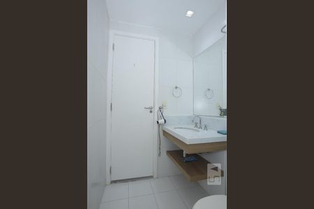 Banheiro de kitnet/studio para alugar com 1 quarto, 25m² em Jacarepaguá, Rio de Janeiro