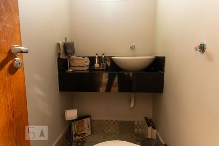 Casa à venda com 220m², 3 quartos e 4 vagasLavabo