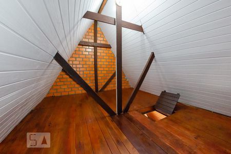 Casa para alugar com 85m², 2 quartos e 1 vagaSótão