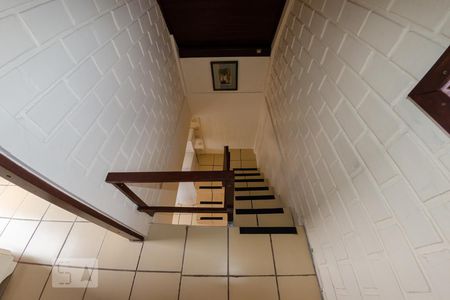 Casa para alugar com 85m², 2 quartos e 1 vagaEscada