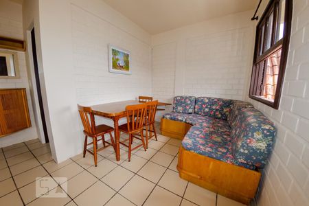 Sala de casa para alugar com 2 quartos, 85m² em Ponta das Canas, Florianópolis