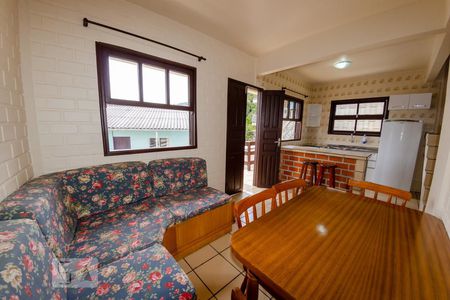 Sala de casa para alugar com 2 quartos, 85m² em Ponta das Canas, Florianópolis