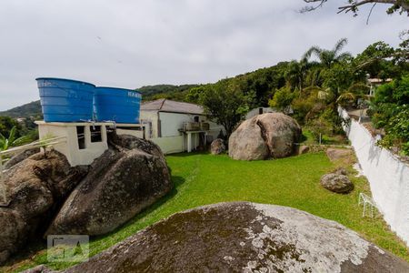 Casa para alugar com 85m², 2 quartos e 1 vagaQuintal