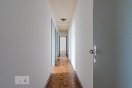 Corredor de apartamento à venda com 3 quartos, 84m² em São João, Porto Alegre