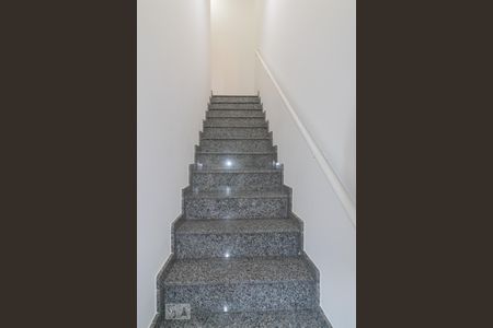 Escada de casa de condomínio à venda com 2 quartos, 60m² em Chora Menino, São Paulo
