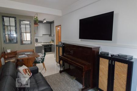 Sala de casa de condomínio para alugar com 2 quartos, 60m² em Chora Menino, São Paulo