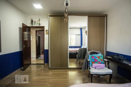 Casa à venda com 300m², 4 quartos e 5 vagas Casa à venda com 300m², 4 quartos e 5 vagasQuarto 4 - Armários