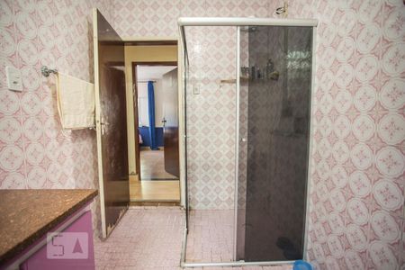 Casa à venda com 300m², 4 quartos e 5 vagas Casa à venda com 300m², 4 quartos e 5 vagasBanheiro 2