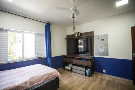 Casa à venda com 300m², 4 quartos e 5 vagas Casa à venda com 300m², 4 quartos e 5 vagasQuarto 4