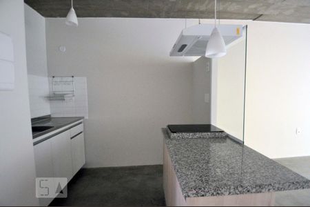 Cozinha de kitnet/studio para alugar com 1 quarto, 26m² em Vila Indiana, São Paulo