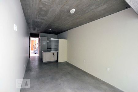 Sala / Quarto de kitnet/studio para alugar com 1 quarto, 26m² em Vila Indiana, São Paulo