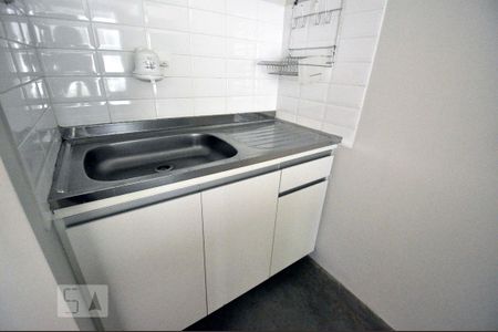 Pia com Gabinete de kitnet/studio para alugar com 1 quarto, 26m² em Vila Indiana, São Paulo