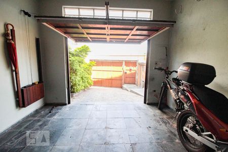 Casa à venda com 262m², 4 quartos e 3 vagas Casa à venda com 262m², 4 quartos e 3 vagasgaragem