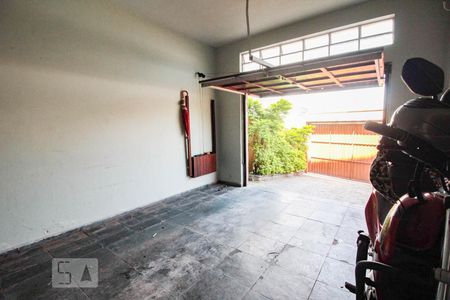 Casa à venda com 262m², 4 quartos e 3 vagas Casa à venda com 262m², 4 quartos e 3 vagasgaragem