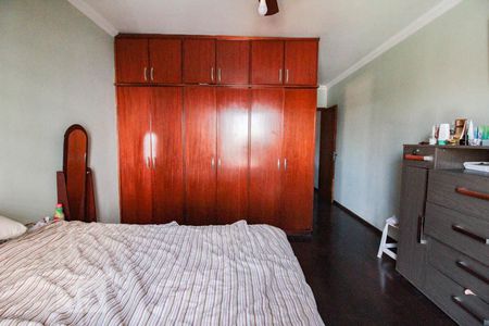 Casa à venda com 262m², 4 quartos e 3 vagas Casa à venda com 262m², 4 quartos e 3 vagasquarto 1