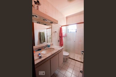 Casa à venda com 262m², 4 quartos e 3 vagas Casa à venda com 262m², 4 quartos e 3 vagasbanheiro