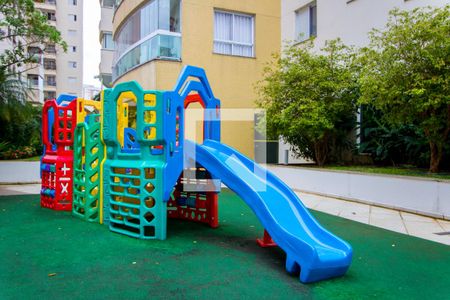 Apartamento para alugar com 130m², 2 quartos e 3 vagas Apartamento para alugar com 130m², 2 quartos e 3 vagasÁrea comum - Playground