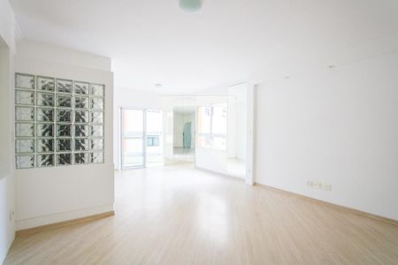 Apartamento para alugar com 130m², 2 quartos e 3 vagas Apartamento para alugar com 130m², 2 quartos e 3 vagasSala