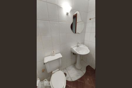 Casa à venda com 580m², 4 quartos e 1 vaga Casa à venda com 580m², 4 quartos e 1 vagaBanheiro do Salão de Festa