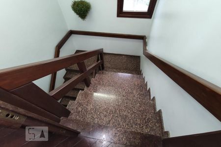 Casa à venda com 580m², 4 quartos e 1 vaga Casa à venda com 580m², 4 quartos e 1 vagaEscada