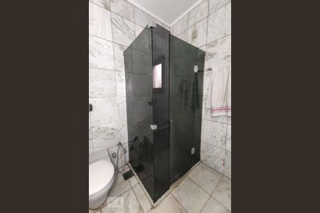 Casa à venda com 580m², 4 quartos e 1 vaga Casa à venda com 580m², 4 quartos e 1 vagaBanheiro da Suíte 3