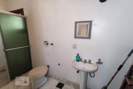 Casa à venda com 580m², 4 quartos e 1 vaga Casa à venda com 580m², 4 quartos e 1 vagaBanheiro de Serviço