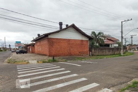 Casa à venda com 580m², 4 quartos e 1 vaga Casa à venda com 580m², 4 quartos e 1 vagaFachada