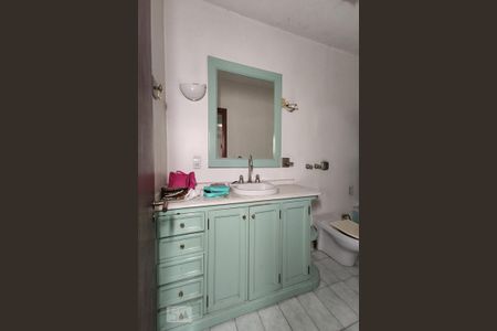 Casa à venda com 580m², 4 quartos e 1 vaga Casa à venda com 580m², 4 quartos e 1 vagaBanheiro da Suíte 2