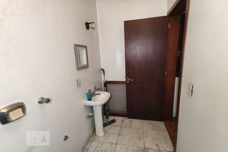 Casa à venda com 580m², 4 quartos e 1 vaga Casa à venda com 580m², 4 quartos e 1 vagaBanheiro de Serviço