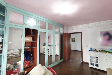 Casa à venda com 580m², 4 quartos e 1 vaga Casa à venda com 580m², 4 quartos e 1 vagaQuarto 3 Suíte