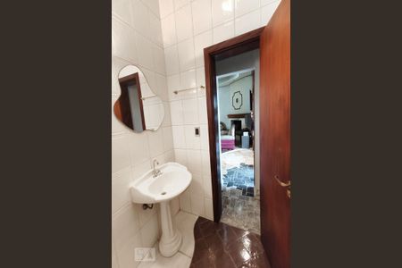 Casa à venda com 580m², 4 quartos e 1 vaga Casa à venda com 580m², 4 quartos e 1 vagaBanheiro do Salão de Festa