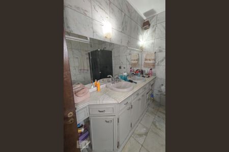 Casa à venda com 580m², 4 quartos e 1 vaga Casa à venda com 580m², 4 quartos e 1 vagaBanheiro da Suíte 3