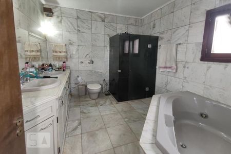 Casa à venda com 580m², 4 quartos e 1 vaga Casa à venda com 580m², 4 quartos e 1 vagaBanheiro da Suíte 3