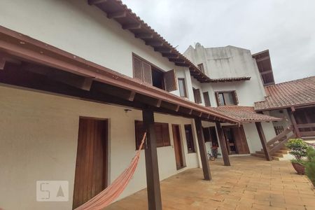 Casa à venda com 580m², 4 quartos e 1 vaga Casa à venda com 580m², 4 quartos e 1 vagaFachada