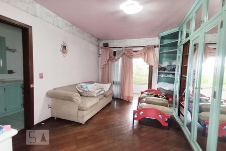 Casa à venda com 580m², 4 quartos e 1 vaga Casa à venda com 580m², 4 quartos e 1 vagaQuarto 3 Suíte