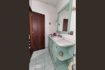 Casa à venda com 580m², 4 quartos e 1 vaga Casa à venda com 580m², 4 quartos e 1 vagaBanheiro da Suíte 2