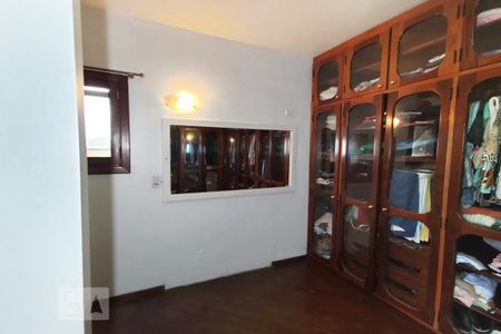 Casa à venda com 580m², 4 quartos e 1 vaga Casa à venda com 580m², 4 quartos e 1 vagaCloset - Suíte