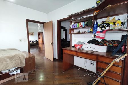 Casa à venda com 580m², 4 quartos e 1 vaga Casa à venda com 580m², 4 quartos e 1 vagaQuarto 2 Suíte